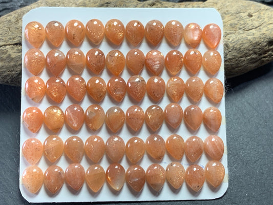 Goldsand Sunstone pear 6x8mm cabochon - Calibrated Cabochons