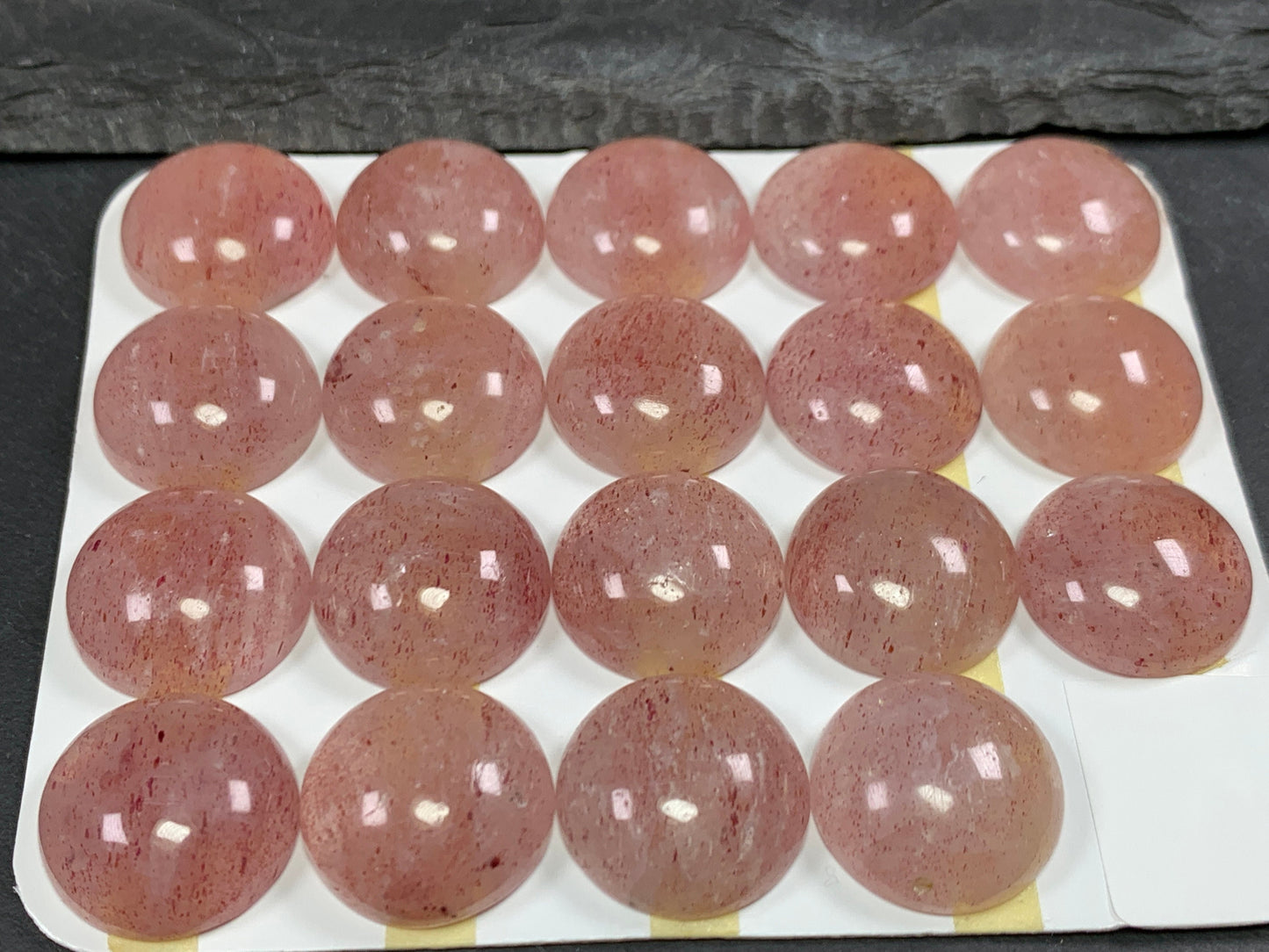 Strawberry Quartz round 18mm cabochon - Calibrated cabochons