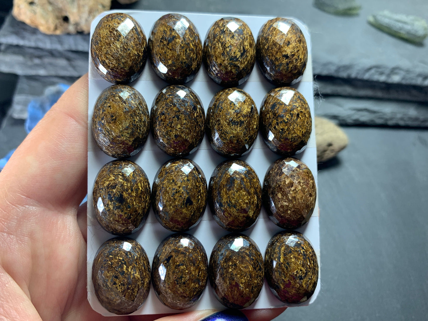 Faceted Bronzite oval 15x20mm Cabochon - Calibrated cabochons