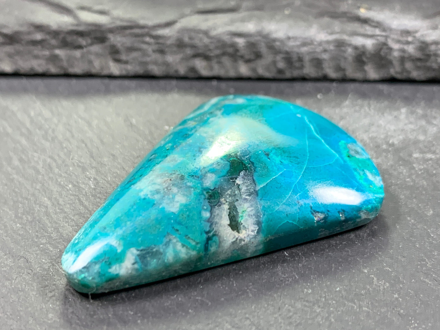 Chrysocolla 43x31x18mm cabochon (Peru)