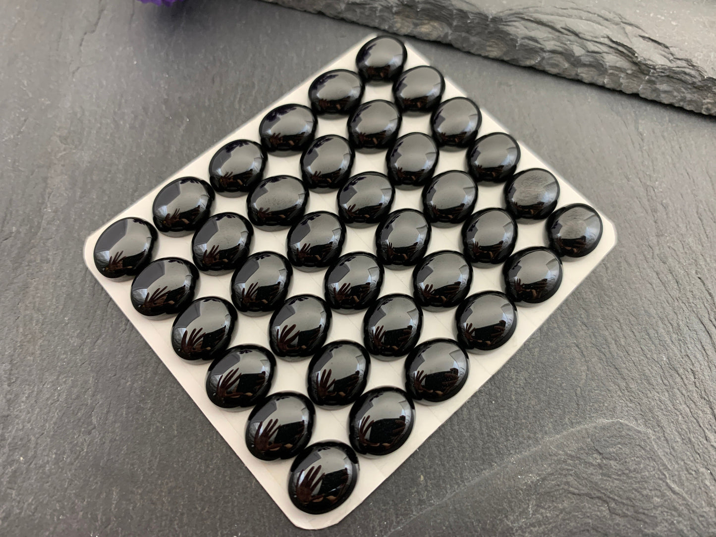 Black Spinel oval 10x12mm cabochon - Calibrated cabochons
