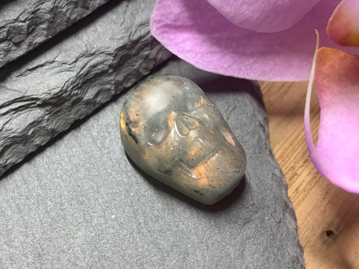 Labradorite Skull Carving, Rainbow Flash Crystal Skull, Gothic Crystal Decor, Witchy Home Decor: 15x22mm