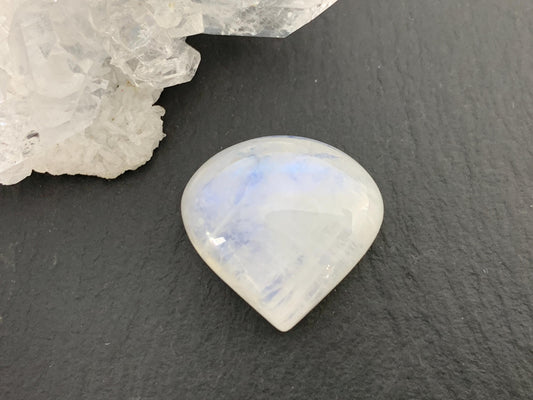 Rainbow Moonstone pear 18x19x10mm cabochon