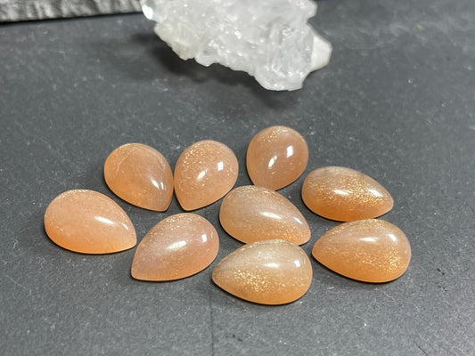 Goldsand Sunstone pear 10x14mm cabochon - Calibrated Cabochons