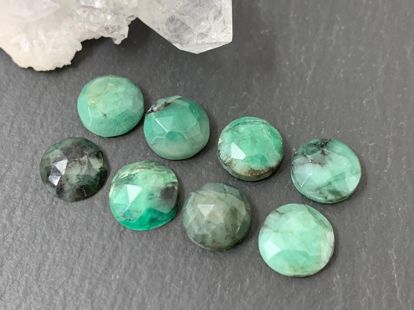 Rose cut Emerald round 8mm cabochon.