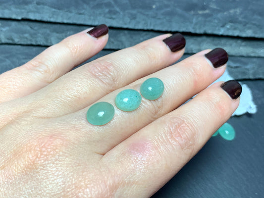 Green Aventurine oval 8x10mm cabochon - Calibrated cabochons