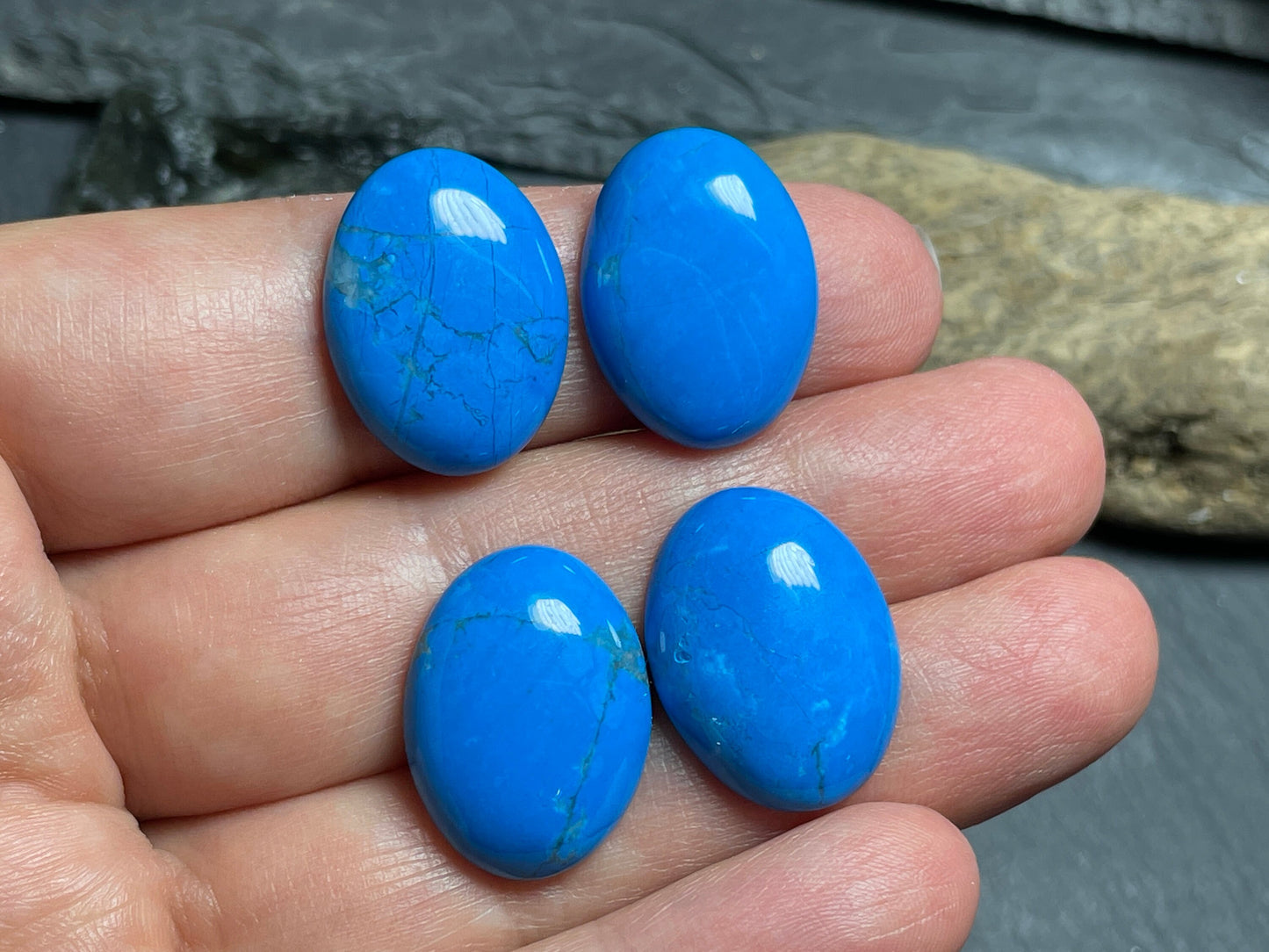 Blue Howlite oval 15x20mm cabochon- e