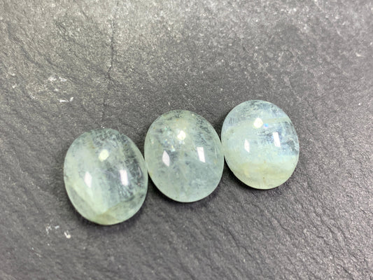 Aquamarine oval 10x12mm cabochon - Calibrated Cabochons