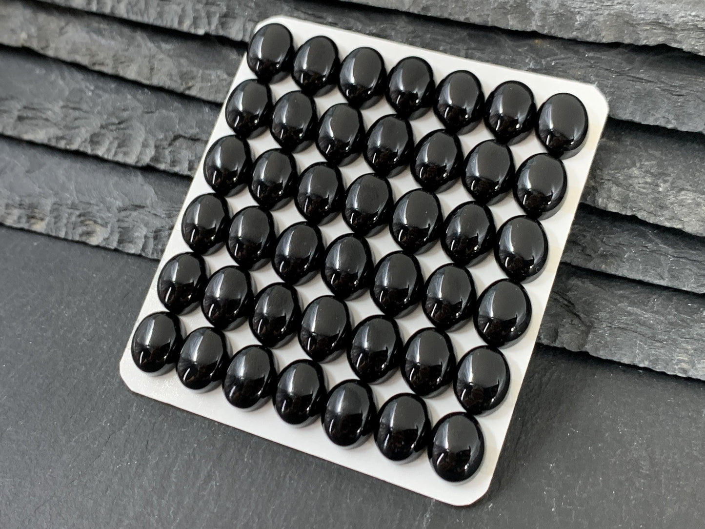 Black Agate oval 8x10mm cabochon - Calibrated cabochons