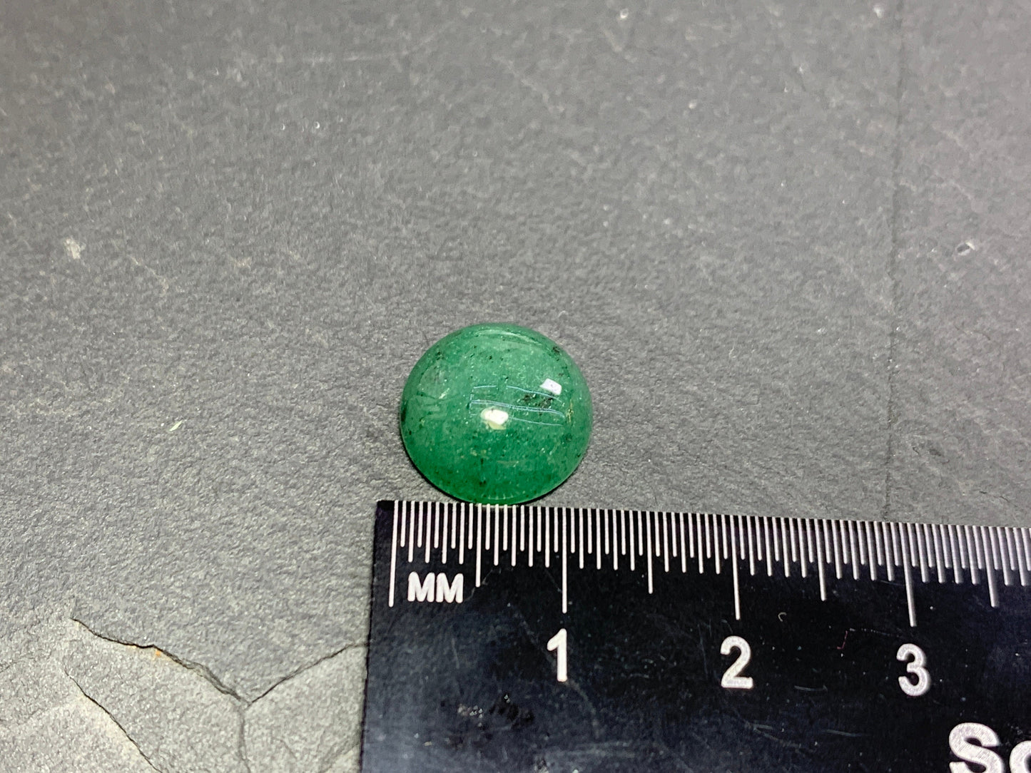 Green Aventurine round 12mm Cabochon - Calibrated cabochons