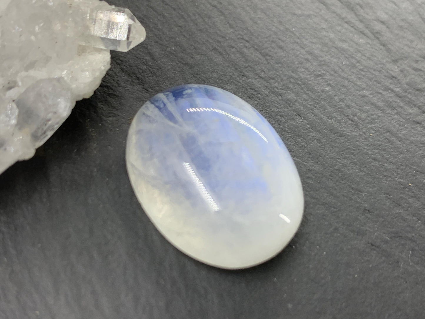Rainbow Moonstone oval 22x17x8mm cabochon