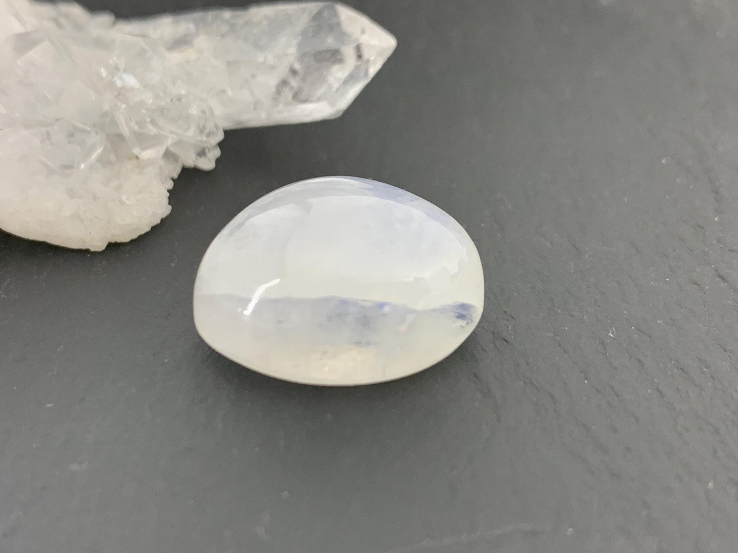 Rainbow Moonstone pear 18x19x10mm cabochon