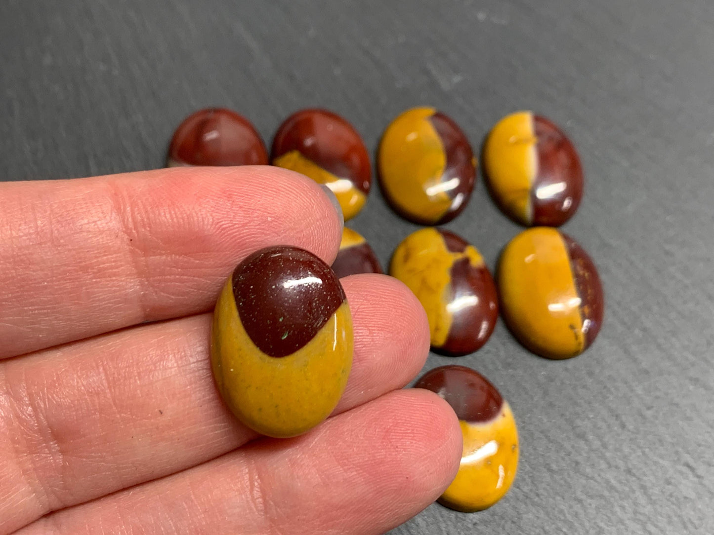 Mookaite oval 15x20mm cabochon - Calibrated cabochons