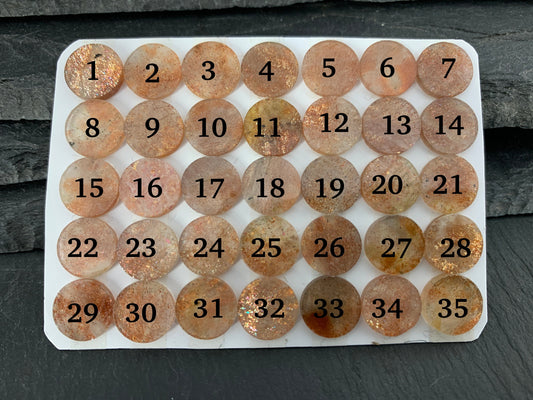 Flat Sunstone round 10mm cabochon - Calibrated cabochons