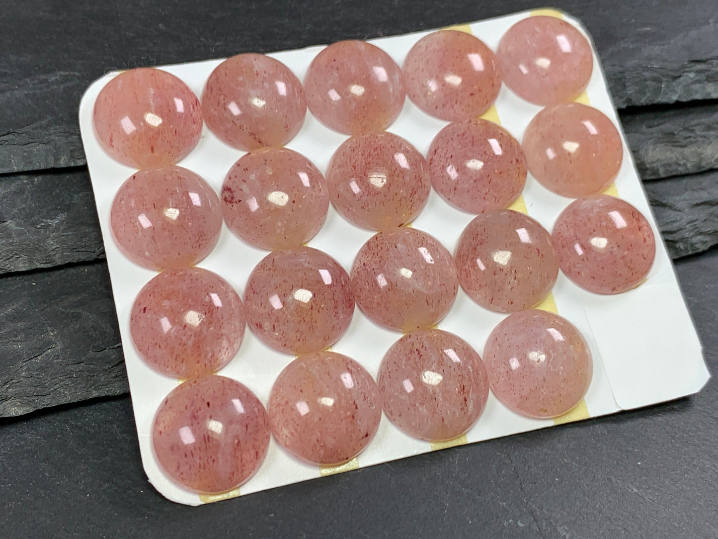 Strawberry Quartz round 18mm cabochon - Calibrated cabochons