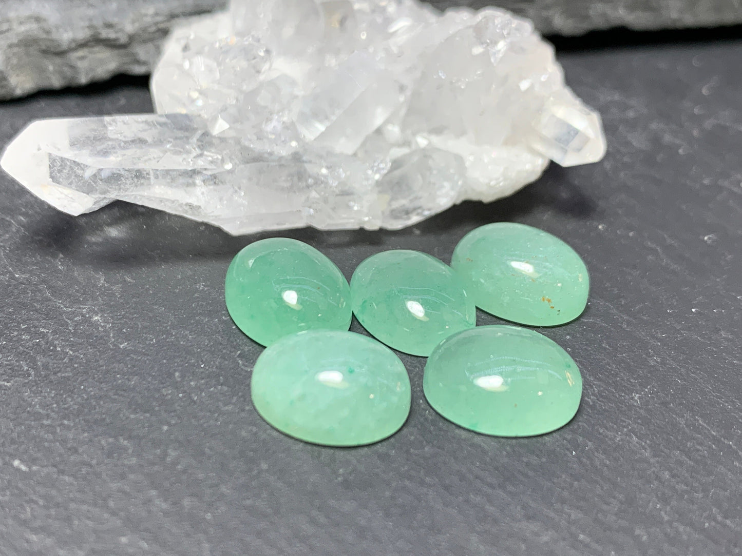 Green Aventurine oval 8x10mm cabochon - Calibrated cabochons