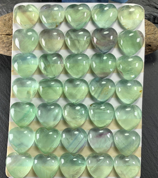 Green Fluorite heart 15mm cabochon - Calibrated cabochons