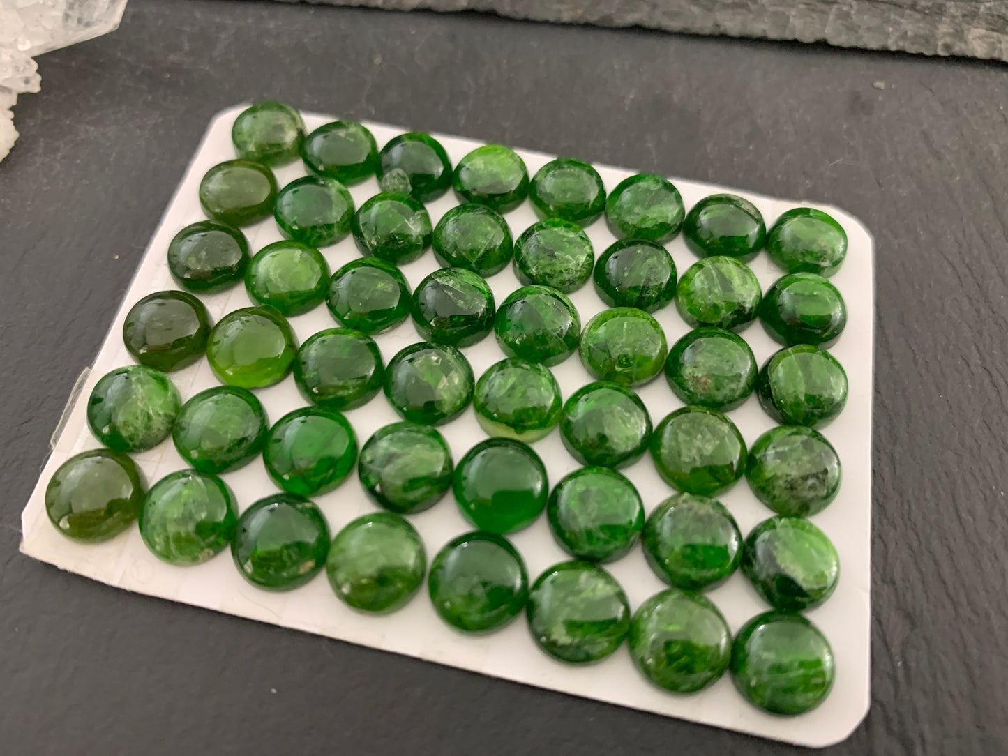 Chrome Diopside round 8mm cabochon - Calibrated cabochons