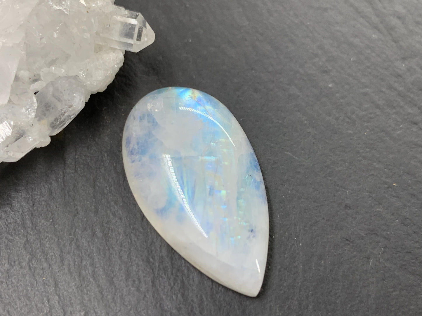 Rainbow Moonstone pear 28x16x7mm cabochon