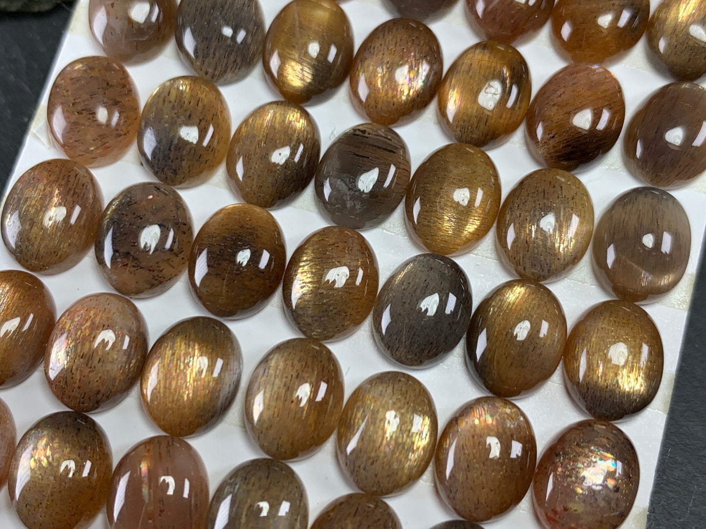 Gold Sunstone oval 8x10mm cabochon - Calibrated cabochons