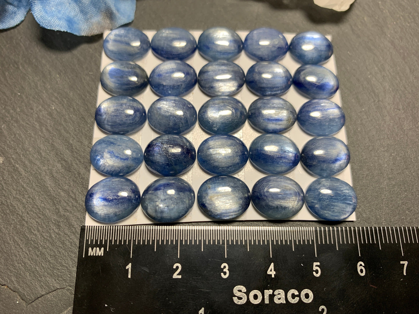 Kyanite oval 10x12mm Cabochon