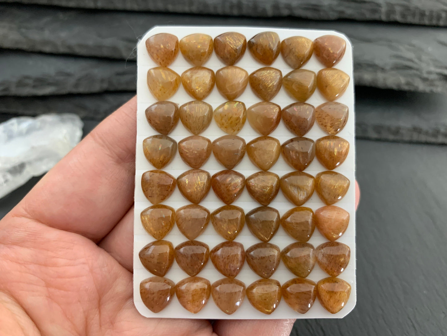Goldsand Sunstone triangle 8mm cabochon - Calibrated cabochons