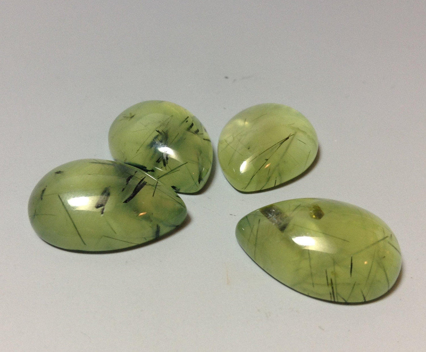 Prehnite pear 15x20mm cabochon - Calibrated cabochons