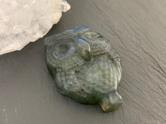Labradorite owl 28x36mm cabochon carving