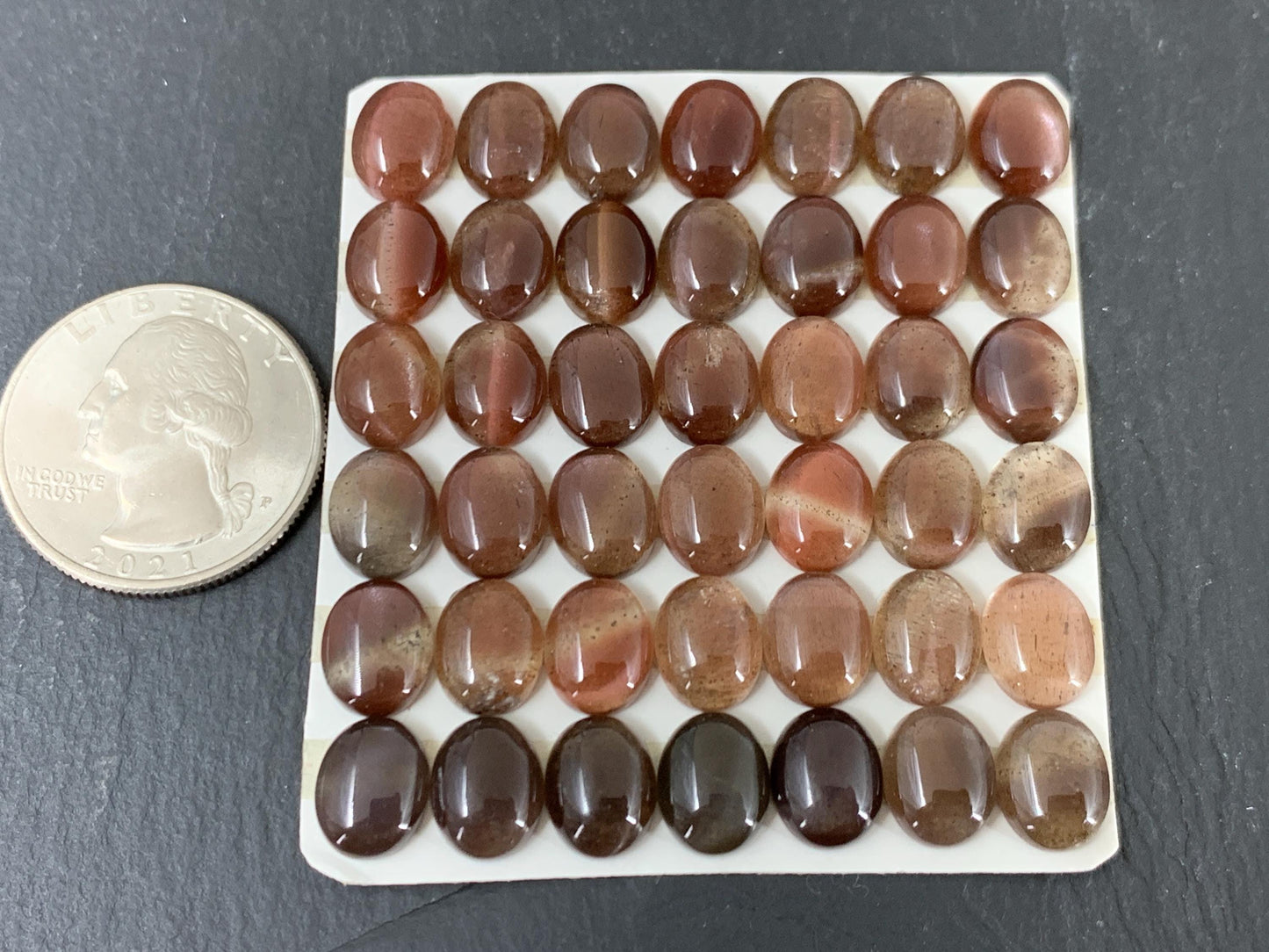 Cat's Eye oval 8x10mm cabochon - Calibrated cabochons