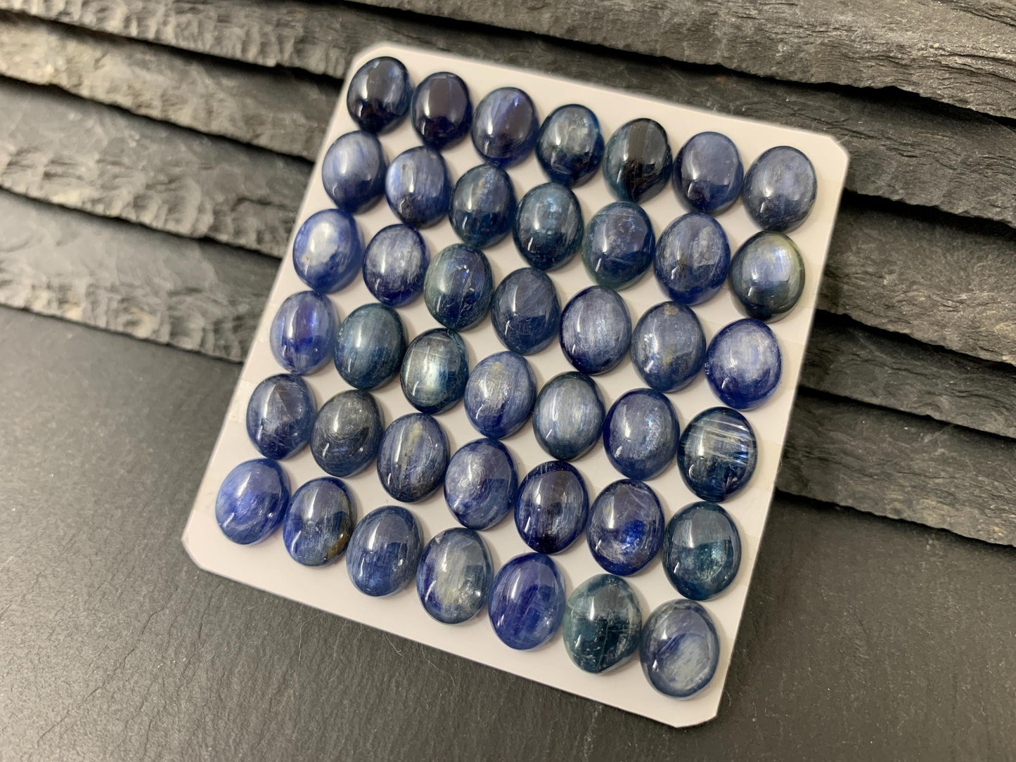 Kyanite oval cabochon 8x10mm - Calibrated cabochons.