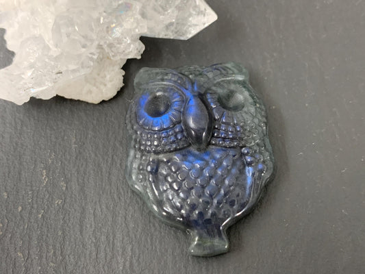 Labradorite owl 27x36mm cabochon carving