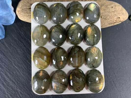 Faceted Labradorite oval 15x20mm cabochon - Calibrated cabochons