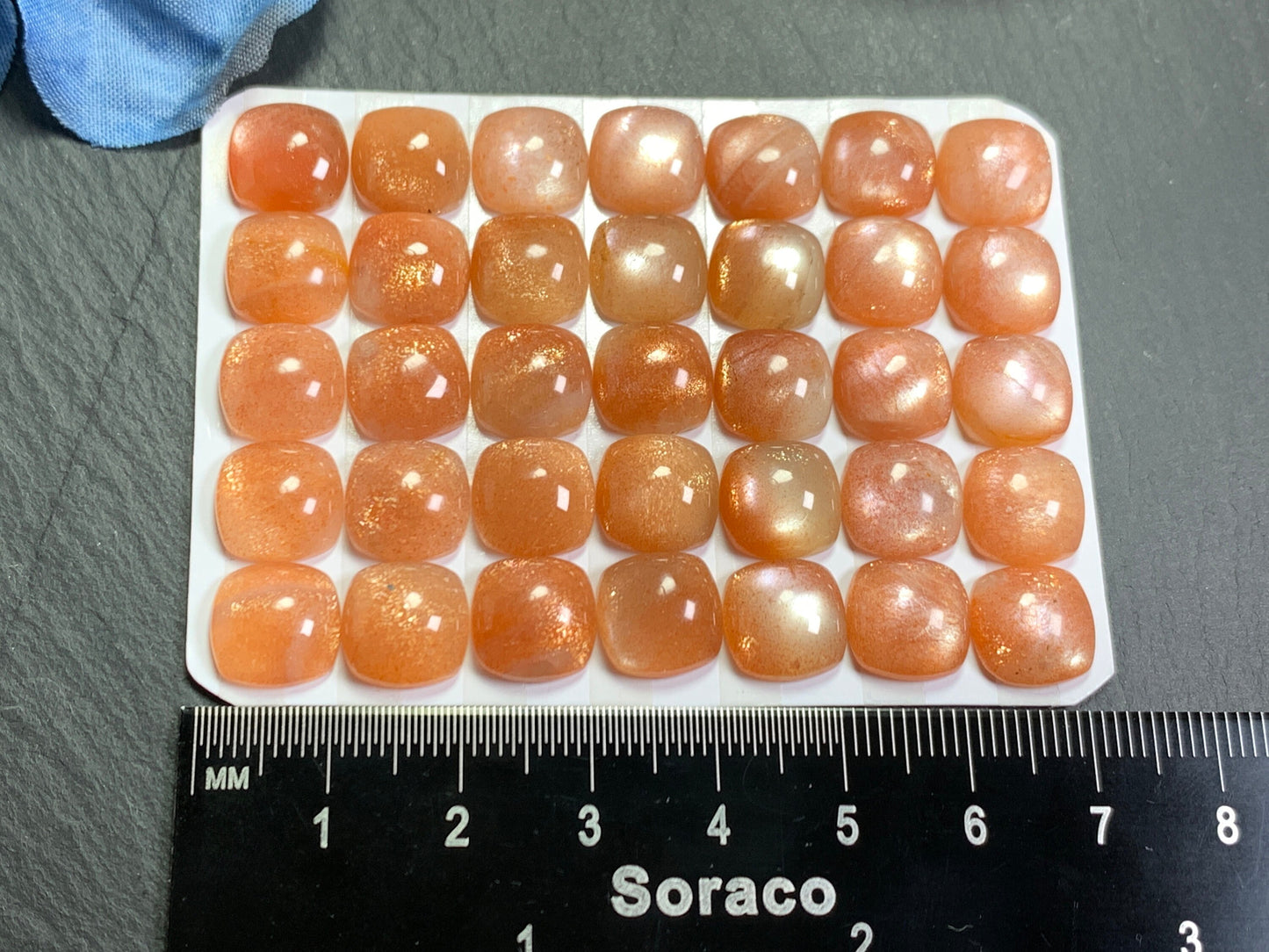 Goldsand Sunstone square cushion 10mm cabochon - Calibrated cabochons