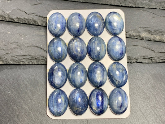 Blue Kyanite oval 15x20mm cabochon - Calibrated cabochons