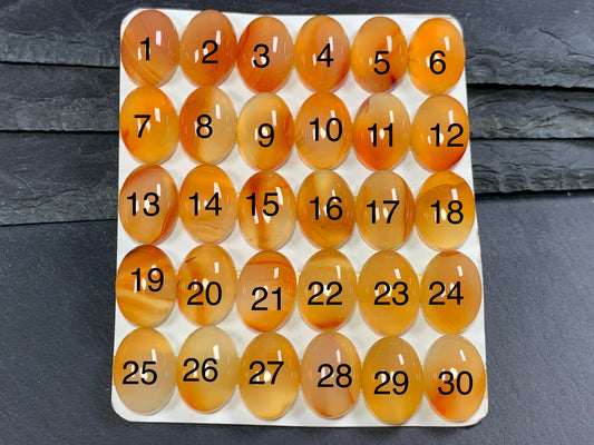 Carnelian oval 13x18mm cabochon - Calibrated cabochons