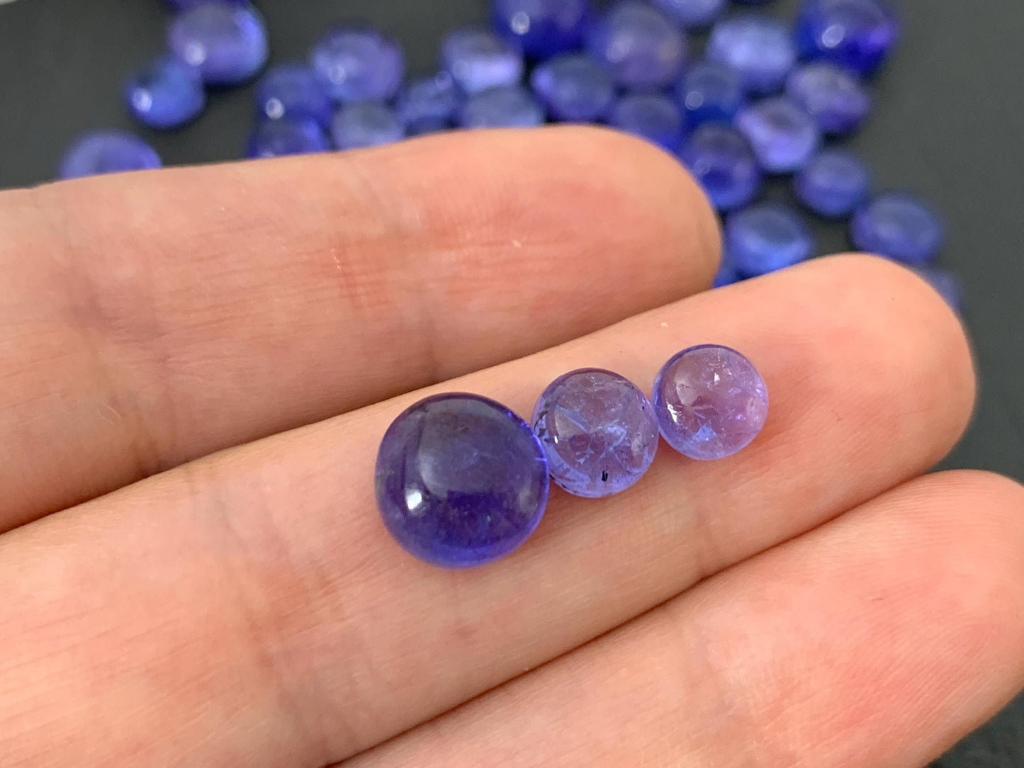 Tanzanite round 5-9mm cabochon