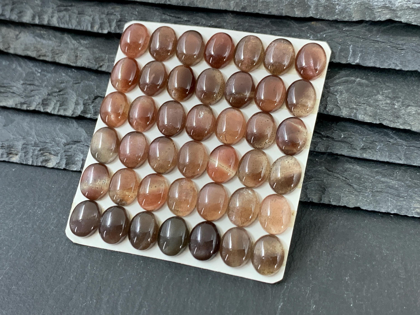 Cat's Eye oval 8x10mm cabochon - Calibrated cabochons