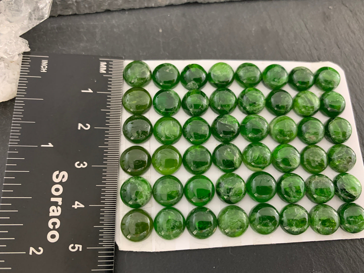Chrome Diopside round 8mm cabochon - Calibrated cabochons