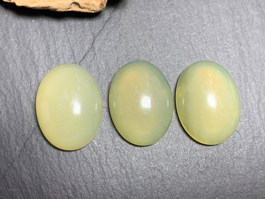 Yellow Opal oval 15x20mm cabochon - Calibrated cabochons
