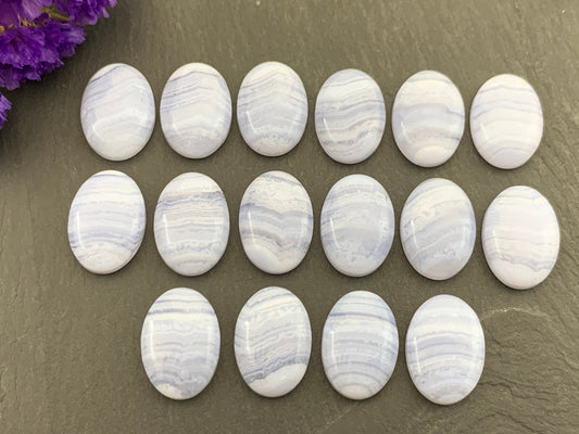 Blue Lace Agate oval 13x18mm cabochon - Calibrated cabochons
