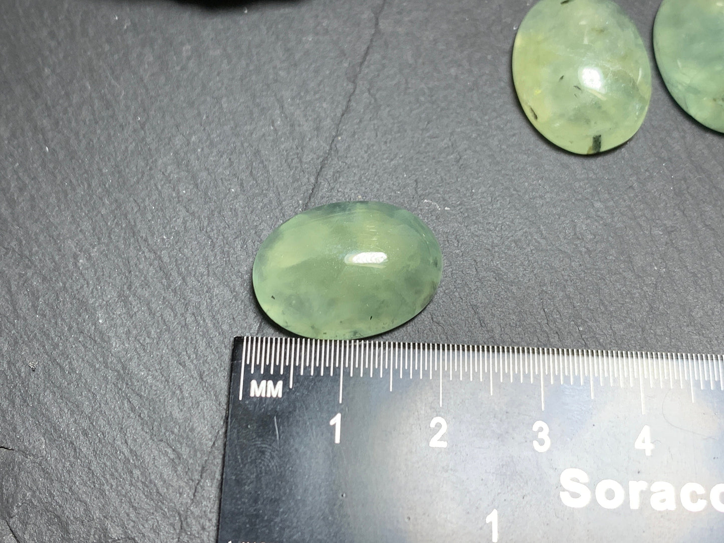 Prehnite oval 15x20mm cabochon - Calibrated cabochons