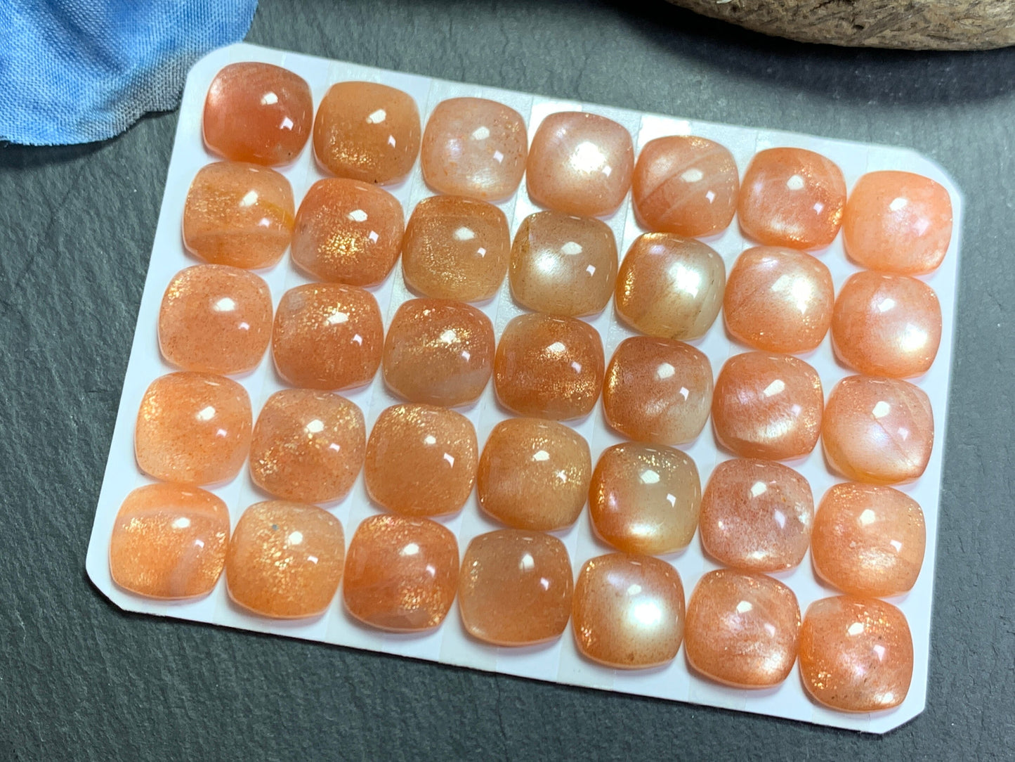 Goldsand Sunstone square cushion 10mm cabochon - Calibrated cabochons