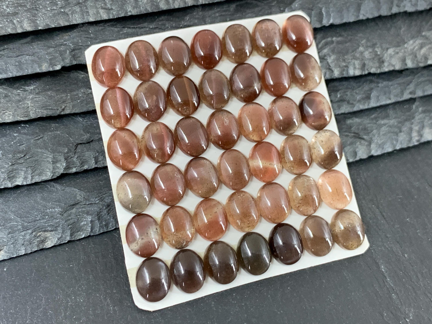 Cat's Eye oval 8x10mm cabochon - Calibrated cabochons
