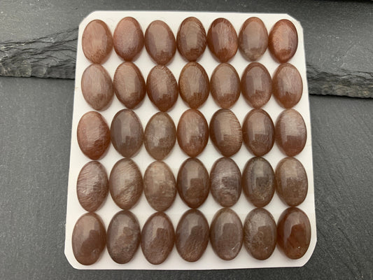 Goldsand Sunstone oval 8x12mm cabochon - Calibrated cabochons