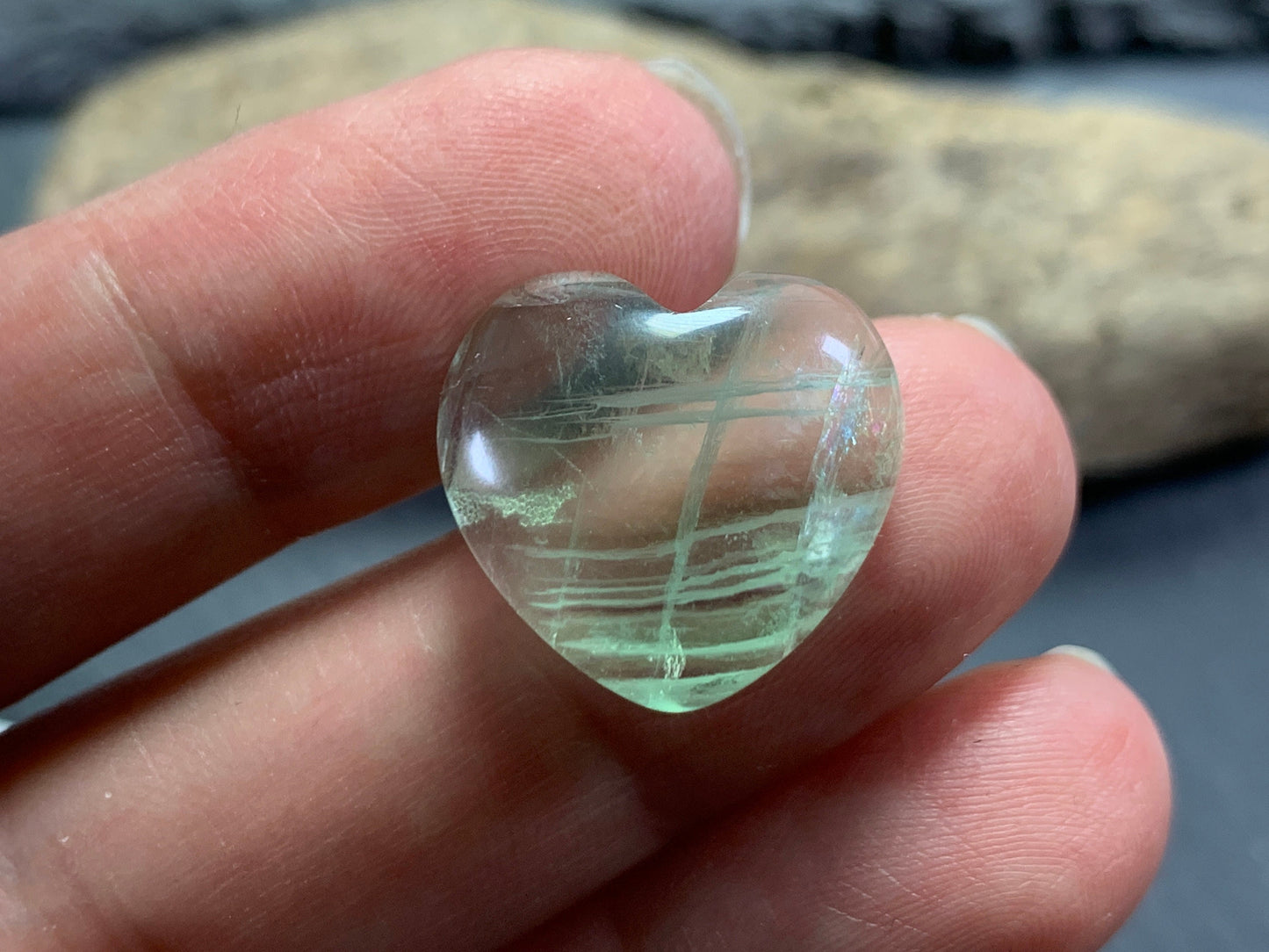 Green Fluorite heart 18mm cabochon - Calibrated cabochons