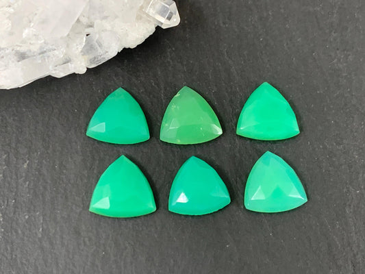 Chrysoprase Triangle Cabochon – 10mm Faceted Top Gem, Natural Green Gemstone