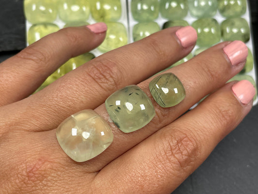 Prehnite cushion cabochon 12, 15, 16mm - Calibrated cabochons