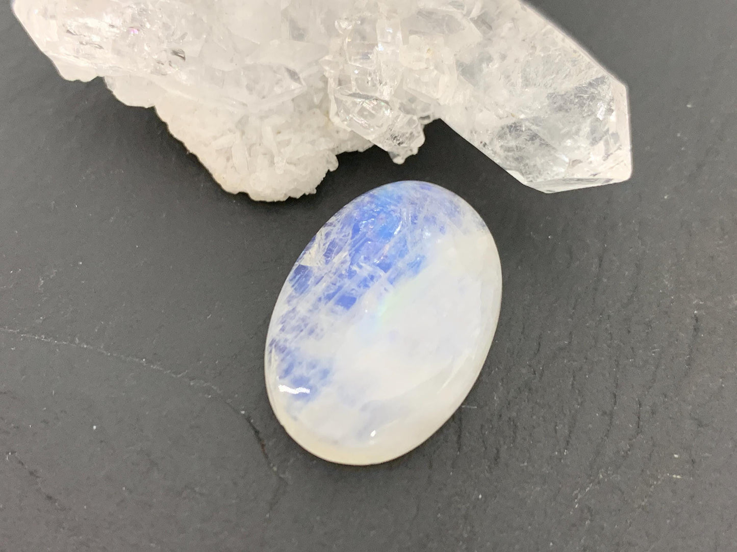 Rainbow Moonstone oval 21x15x6mm cabochon