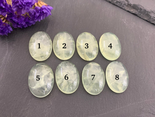 Prehnite oval 18x25mm cabochon - Calibrated cabochons