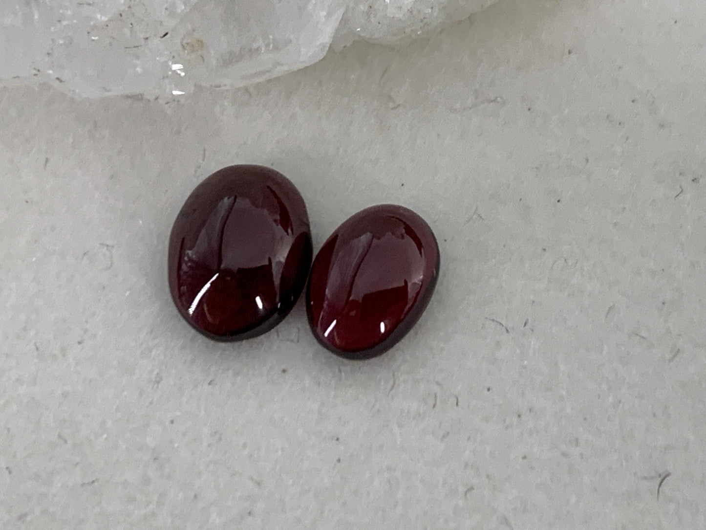 Natural Rhodolite Garnet oval 5x7mm, 6x8mm cabochon
